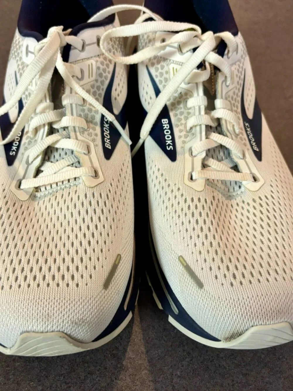 ~~Brooks Ghost 14 Men’s Size 12 Running & Walking Sneakers Gray/White..VGUC!!!..